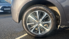 Toyota Yaris 1.5 VVT-i Icon Tech 5dr Petrol Hatchback